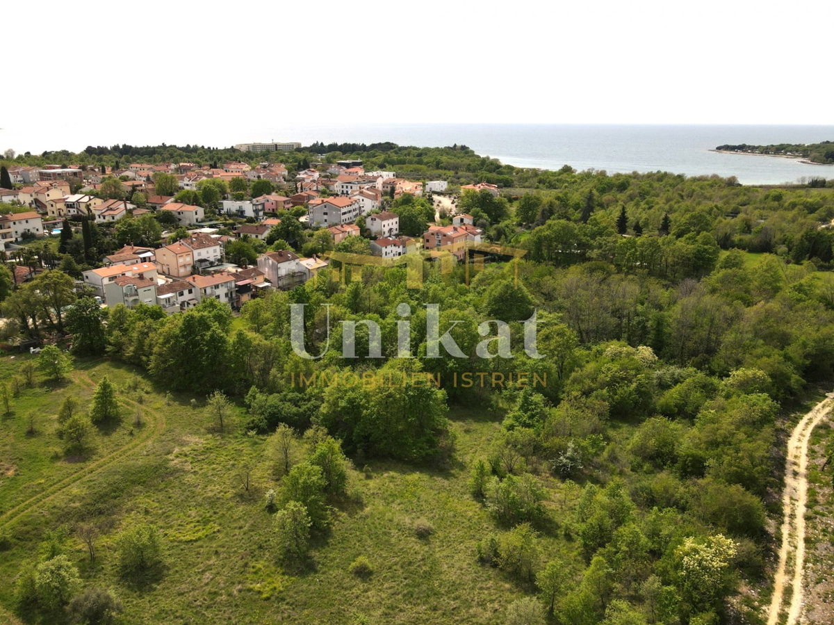 Gradbeno zemljišče 1000 metrov od morja